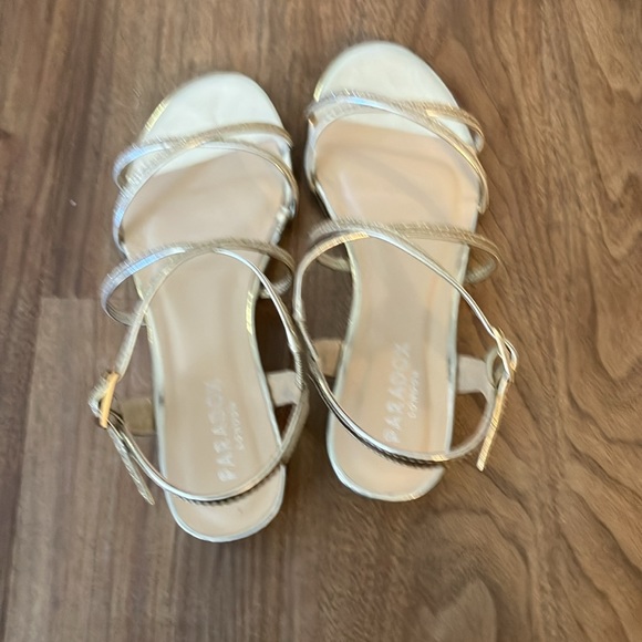 👡Beautiful women’s strapping gold sparkling sandals by Paradox of London - Picture 3 of 6